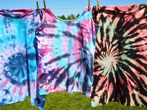 Easy Reverse Tie Dye Tutorial With and Without Bleach - Hands That Bless