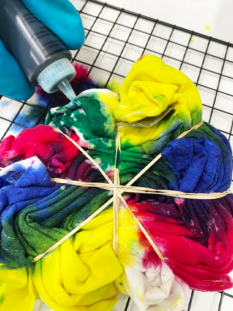 making spiral tie dye in bright colors