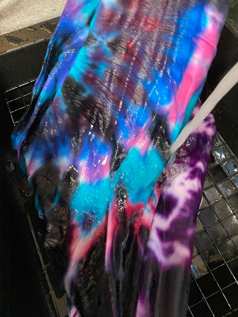 rinsing reverse tie dye