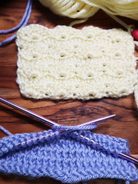 what is the difference between knitting and crochet