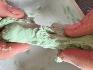 How To Make homemade Slime With Flour And Dish Soap