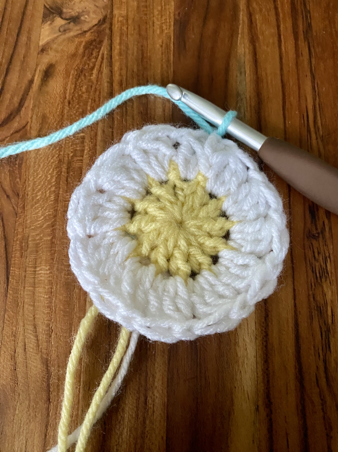 crochet flower square pattern step 5