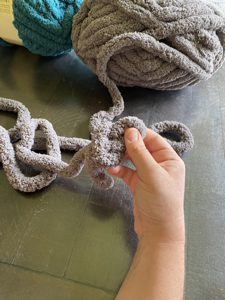 how to finger knit a blanket step 3
