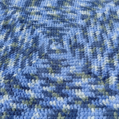 easy crochet square blanket with chunky yarn