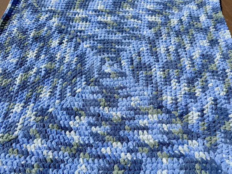 easy crochet square blanket with chunky yarn