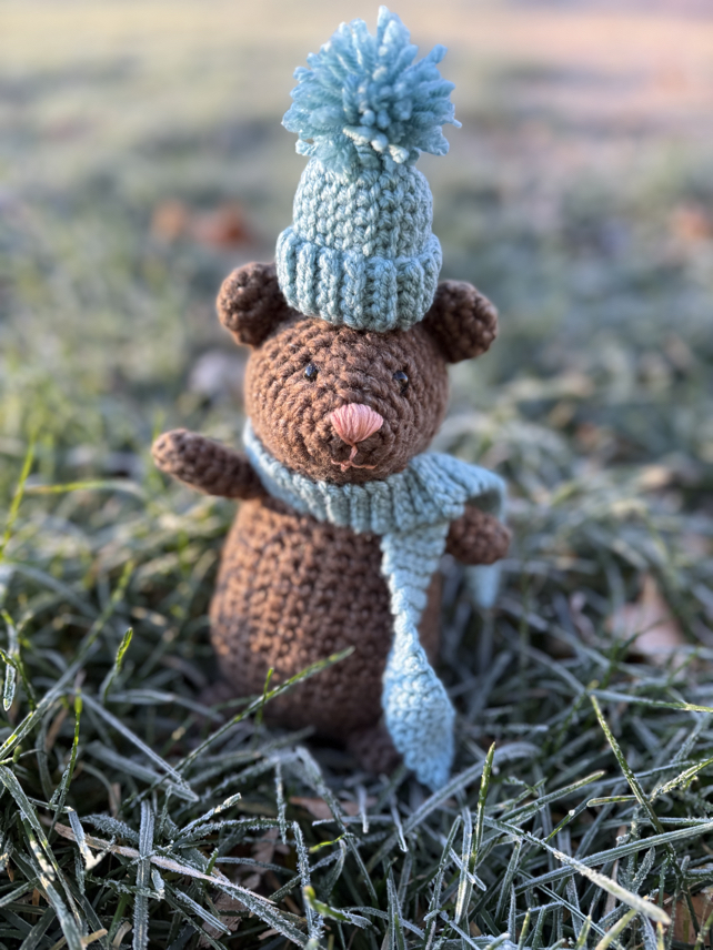 crochet mouse pattern with winter hat