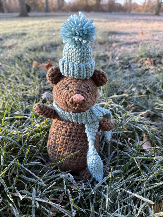 crochet mouse with hat