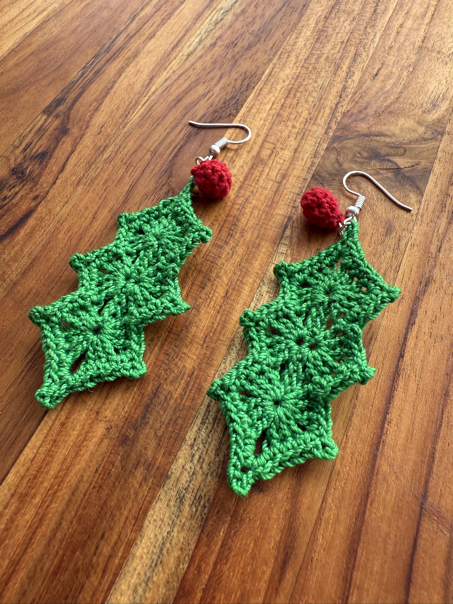 christmas crochet earrings holly berries