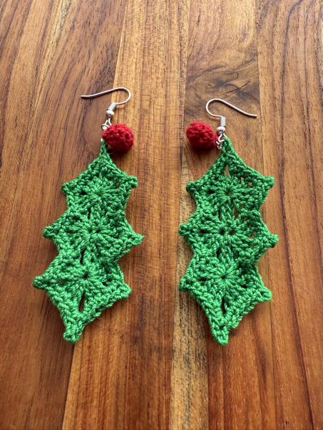 crochet christmas holly earrings