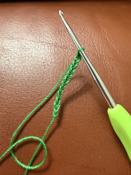 crochet holly leaf step 1