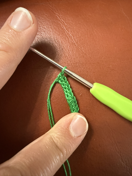 crochet holly leaf step 2