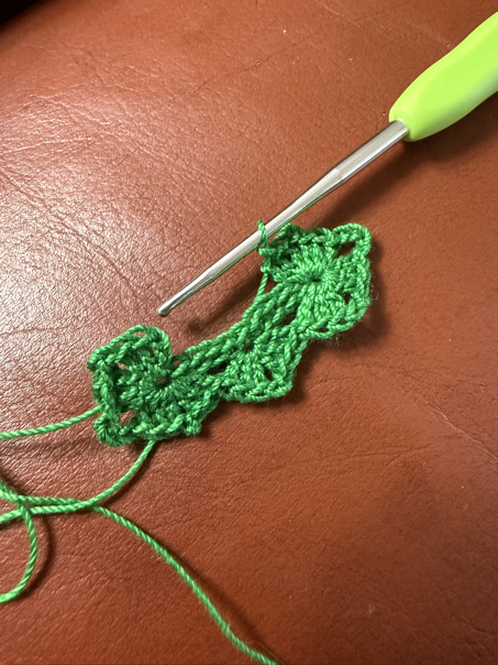 crochet holly leaf step 3