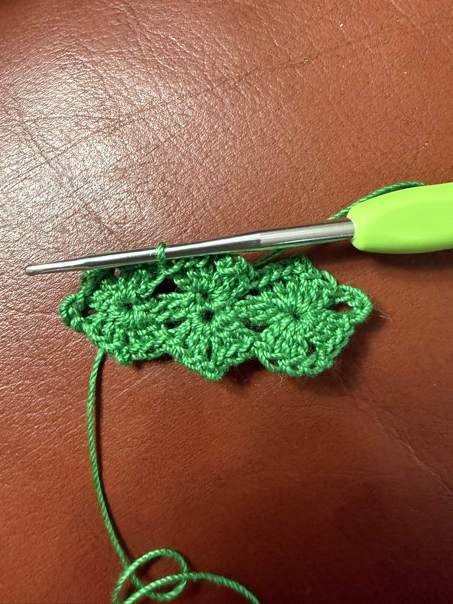 crochet holly leaf step 4