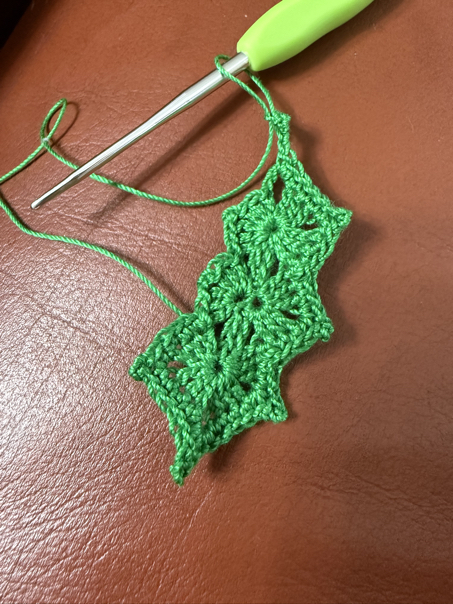 crochet holly leaf step 5