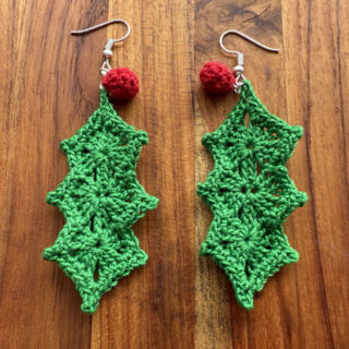 holly leaf earrings crochet pattern