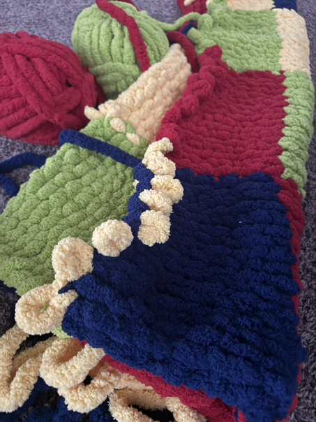chunky finger knit blanket on the diagonal step 13