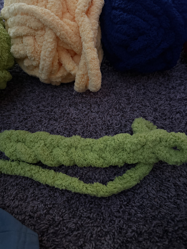 chunky finger knit blanket on the diagonal step 3