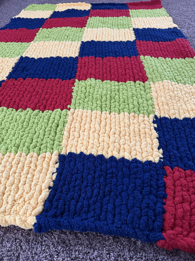 how to finger knit a diagonal blanket