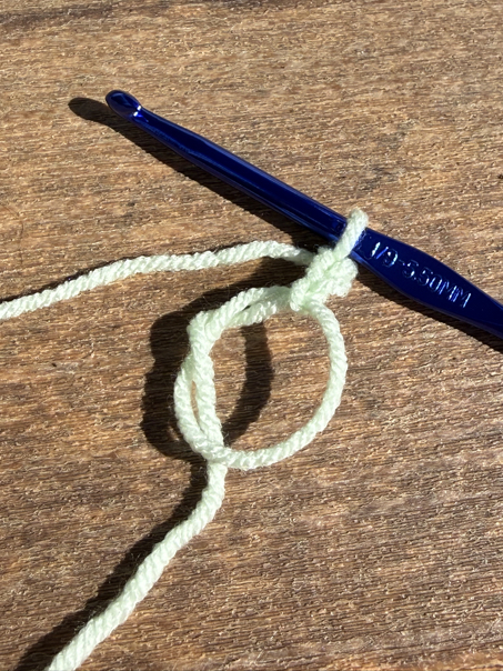 classic solid granny square step 1