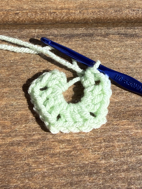 classic solid granny square step 2