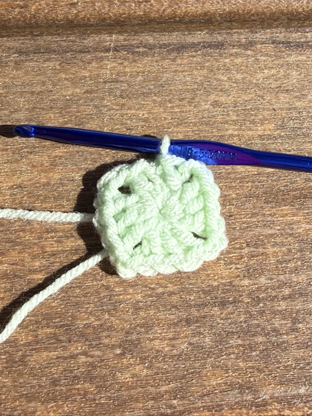 classic solid granny square step 3