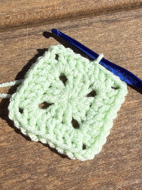 classic solid granny square step 4