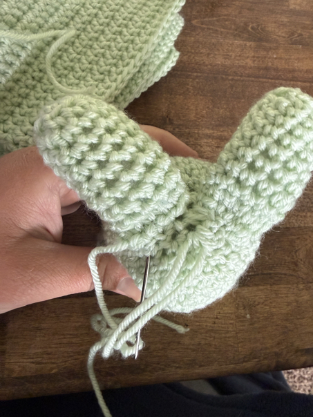 crochet frog assembly