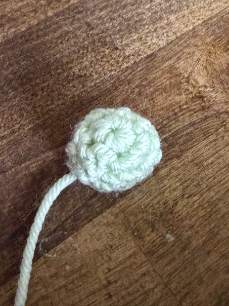 crochet frog eye step 2