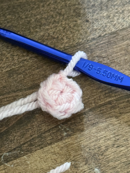 crochet pig arms step 1