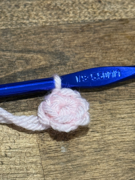 crochet pig head step 1