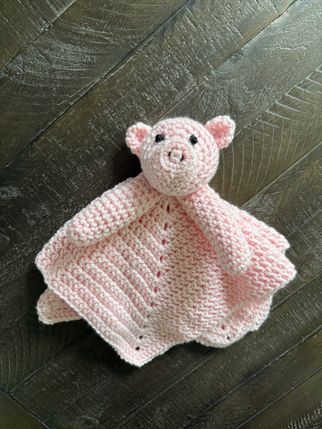 finished crochet pig lovey