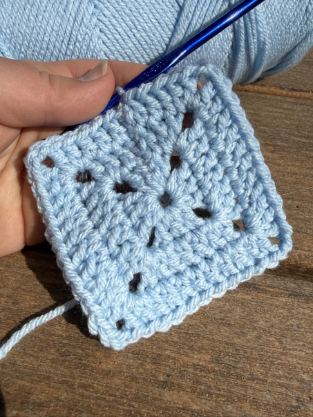 how to make a classic solid granny square