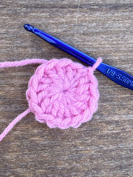 solid granny square step 3