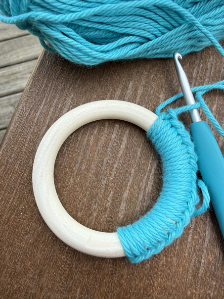 single crochet v stitch kitchen towel topper step 1