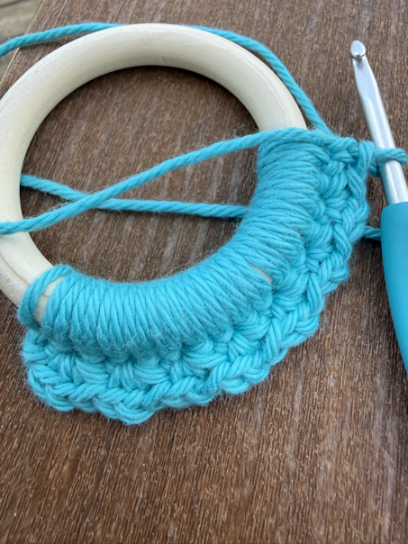 single crochet v stitch kitchen towel topper step 2
