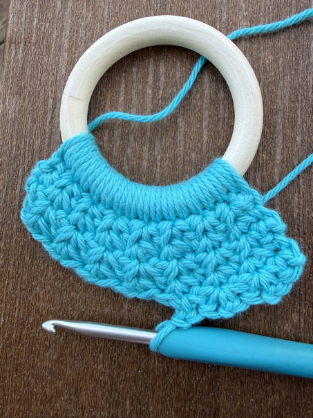 single crochet v stitch kitchen towel topper step 3