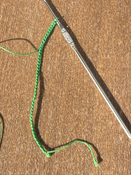 crochet flower bracelet step 1