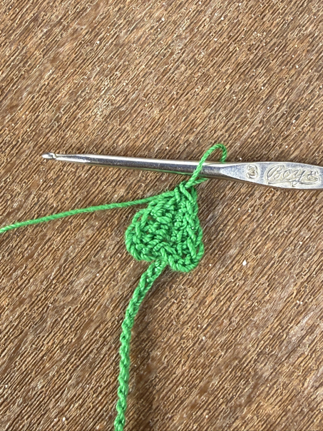 crochet flower bracelet step 3
