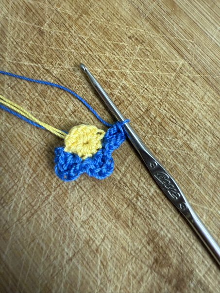 crochet flower bracelet step 7