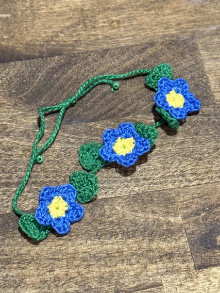 free crochet flower bracelet pattern
