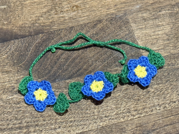 how to crochet a flower bracelet