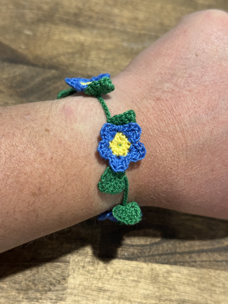 how to make a flower bracelet