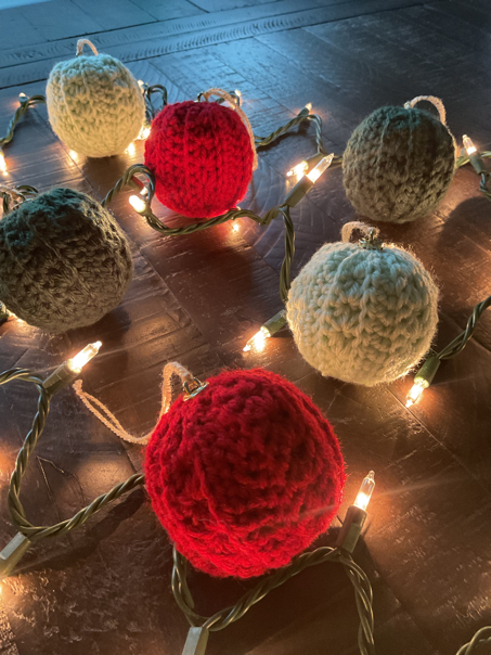 ball christmas tree oraments crochet pattern