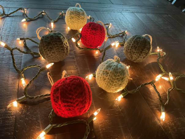 ball ordaments christmas crochet pattern